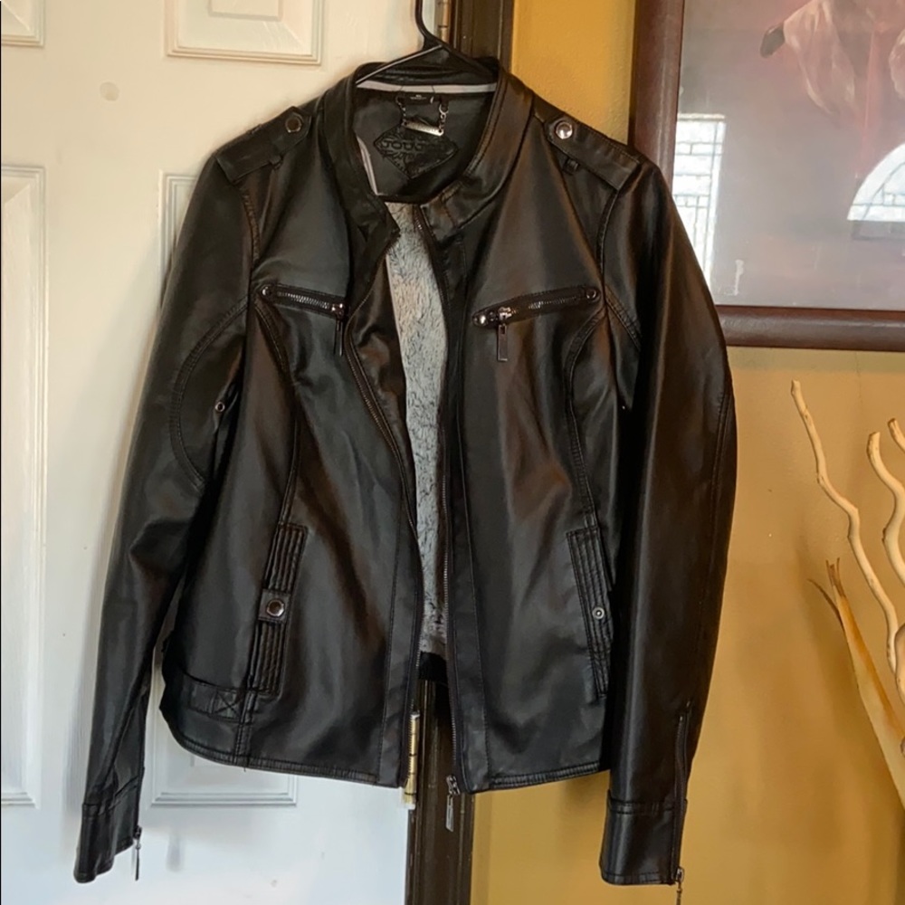 Black jacket fir on the inside